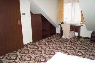 Отели типа «постель и завтрак» Hotel Słoneczny Brzeg Бискупец Двухместный номер с 1 кроватью-4