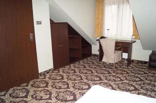 Отели типа «постель и завтрак» Hotel Słoneczny Brzeg Бискупец Двухместный номер с 1 кроватью-10